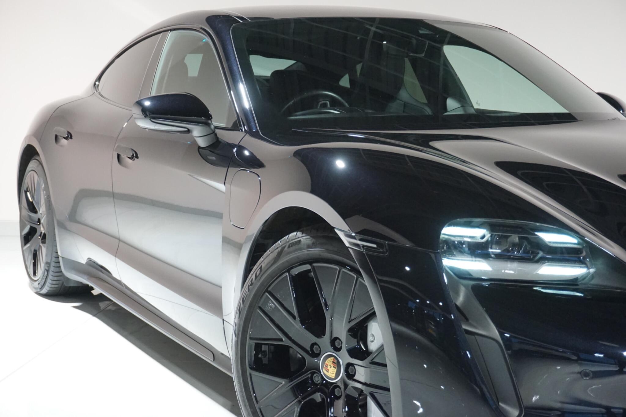 Porsche Taycan Performance Plus 93.4kWh Turbo Saloon 4dr Electric Auto 4WD (680 ps)